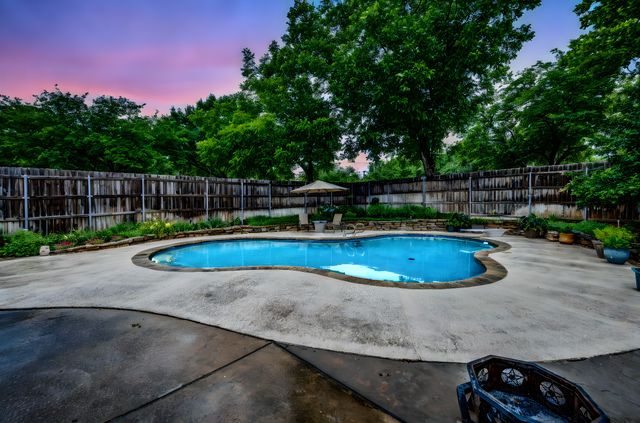 947 Rock Canyon Drive, Duncanville, TX 75137