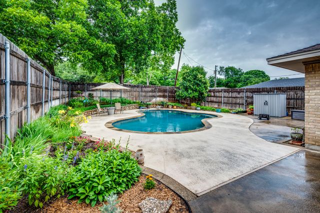 947 Rock Canyon Drive, Duncanville, TX 75137
