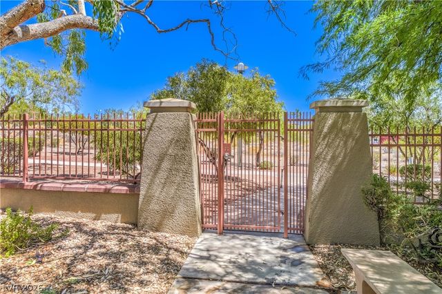 2033 Summer Spruce Place 101, Las Vegas, NV 89134