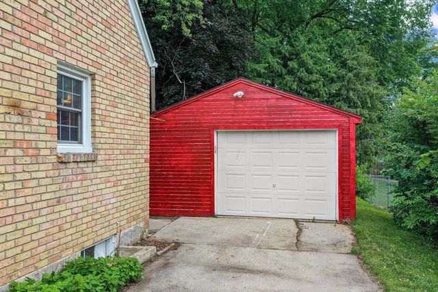 1604 DOUSMAN STREET, Green Bay, WI 54303