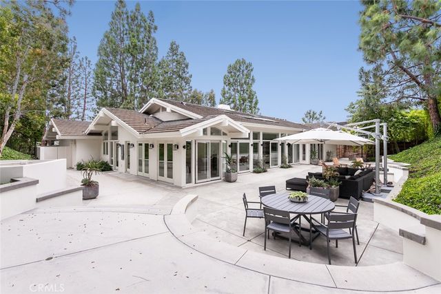 11 Greenbriar, Newport Beach, CA 92660