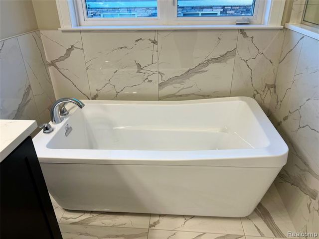 8848 Stonewall, Clarkston, MI 48348