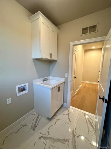 8848 Stonewall, Clarkston, MI 48348