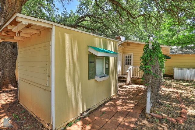 402 North Street A, Buffalo Gap, TX 79508