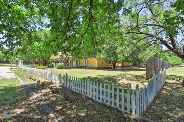 402 North Street A, Buffalo Gap, TX 79508