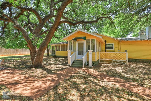 402 North Street A, Buffalo Gap, TX 79508