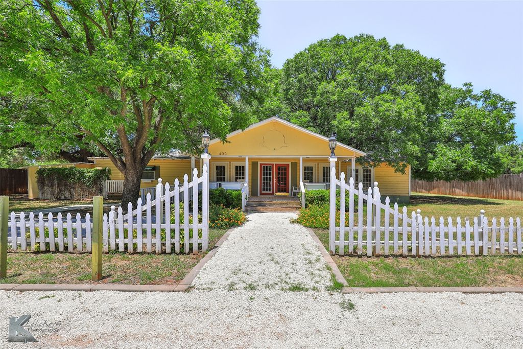 402 North Street A, Buffalo Gap, TX 79508