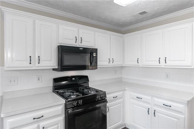 112 Wyckliffe Drive, Locust Grove, GA 30248