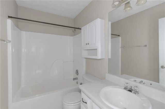 112 Wyckliffe Drive, Locust Grove, GA 30248