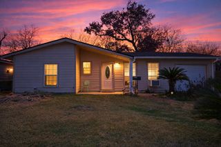 302 Glenmore Drive, Pasadena, TX 77503