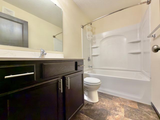 10695 51st Street NE, Albertville, MN 55301