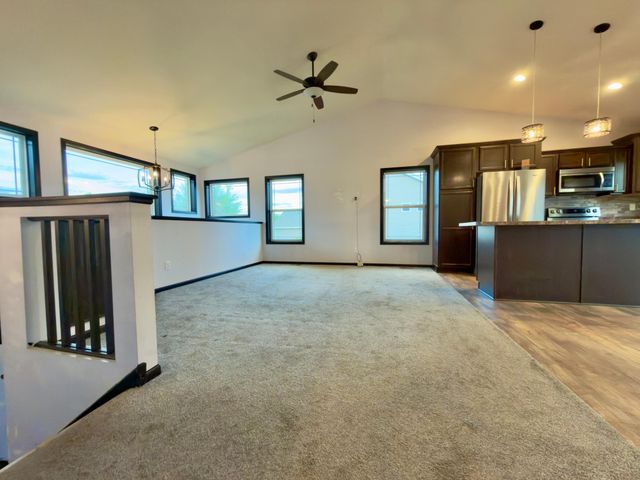10695 51st Street NE, Albertville, MN 55301