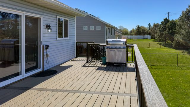 10695 51st Street NE, Albertville, MN 55301