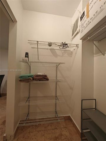 999 Brickell Bay Dr 303, Miami, FL 33131