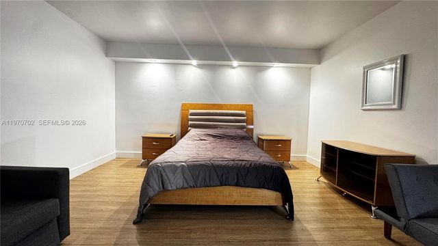 999 Brickell Bay Dr 303, Miami, FL 33131