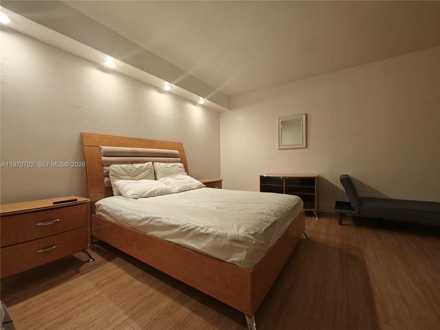 999 Brickell Bay Dr 303, Miami, FL 33131