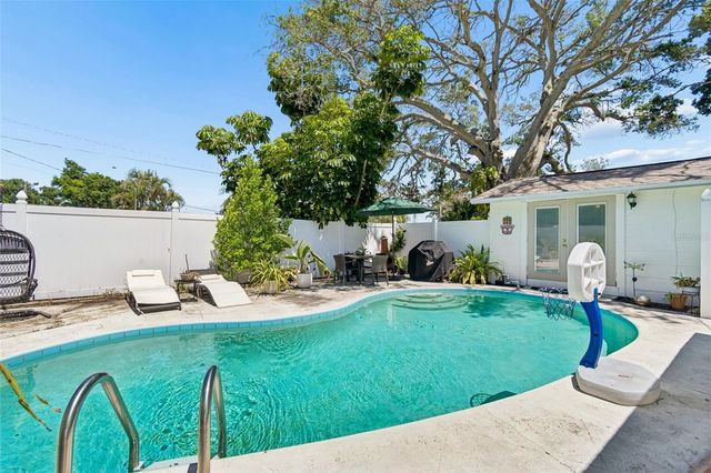 4601 16TH AVENUE N, St Petersburg, FL 33713