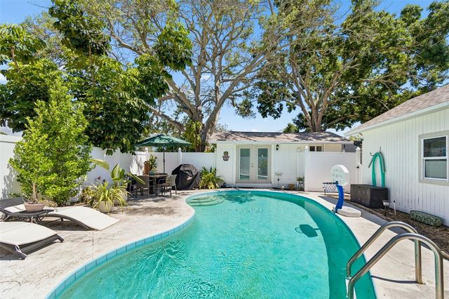 4601 16TH AVENUE N, St Petersburg, FL 33713