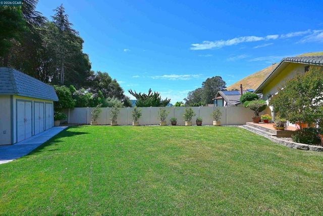 2810 Wright Ave, Pinole, CA 94564