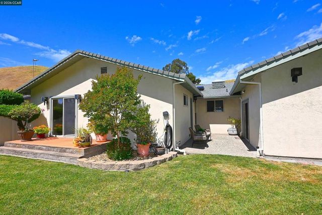 2810 Wright Ave, Pinole, CA 94564