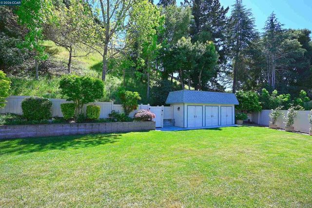 2810 Wright Ave, Pinole, CA 94564
