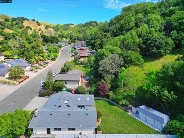 2810 Wright Ave, Pinole, CA 94564