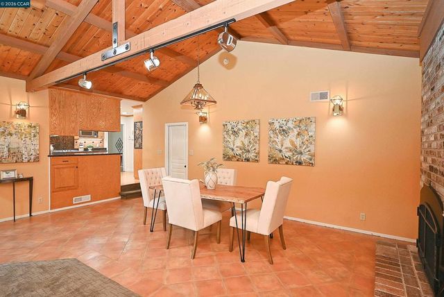 2810 Wright Ave, Pinole, CA 94564