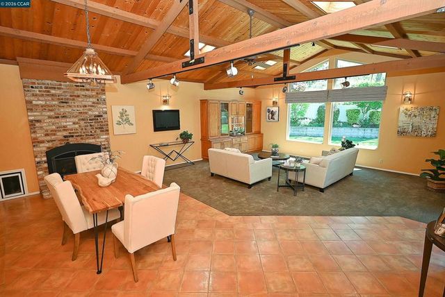 2810 Wright Ave, Pinole, CA 94564