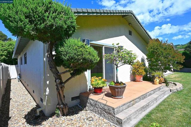 2810 Wright Ave, Pinole, CA 94564