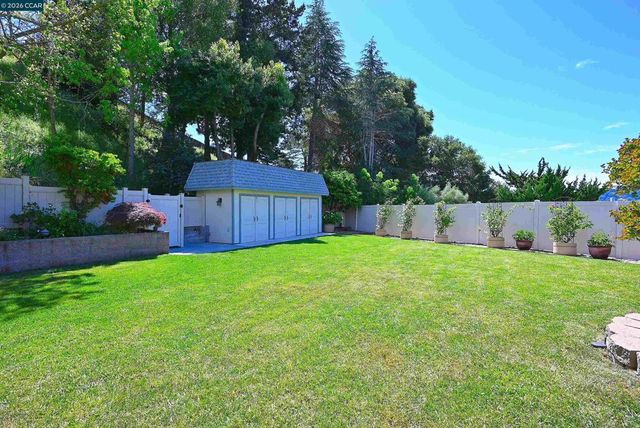 2810 Wright Ave, Pinole, CA 94564