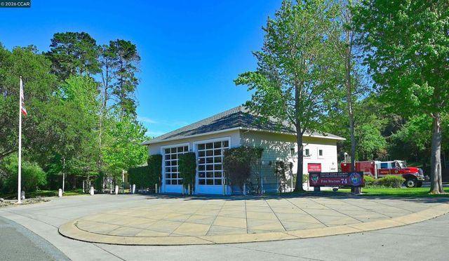 2810 Wright Ave, Pinole, CA 94564