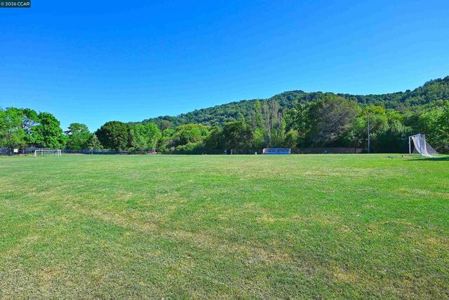 2810 Wright Ave, Pinole, CA 94564