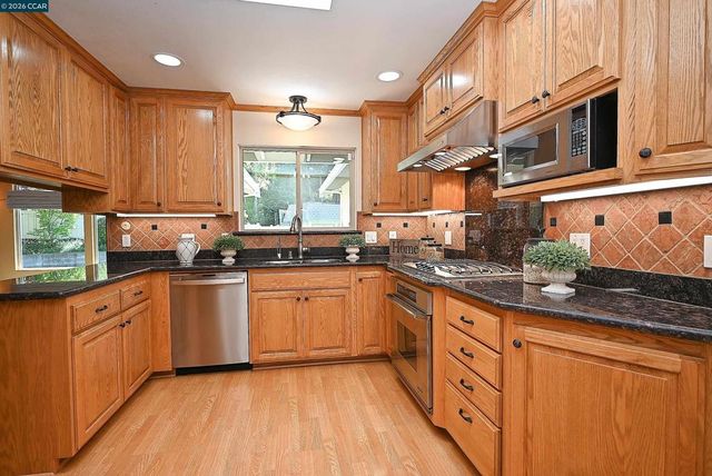 2810 Wright Ave, Pinole, CA 94564