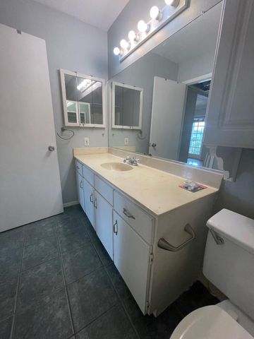 910 Duncan LN 44, Austin, TX 78705