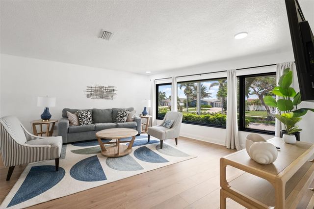 900 79TH STREET S, St Petersburg, FL 33707