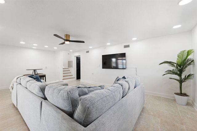 900 79TH STREET S, St Petersburg, FL 33707