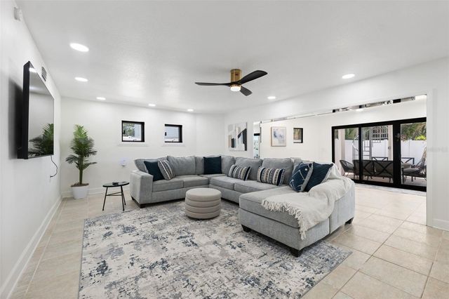 900 79TH STREET S, St Petersburg, FL 33707
