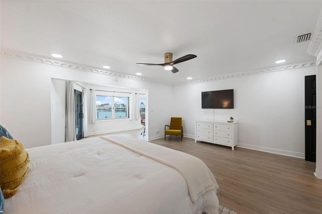 900 79TH STREET S, St Petersburg, FL 33707