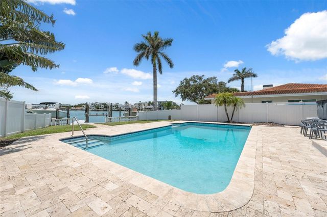 900 79TH STREET S, St Petersburg, FL 33707