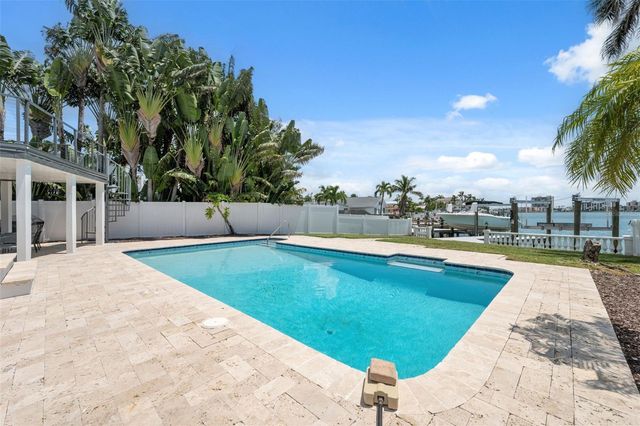 900 79TH STREET S, St Petersburg, FL 33707