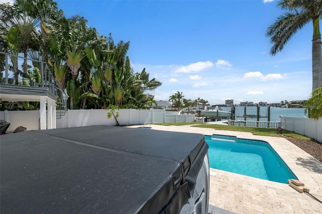 900 79TH STREET S, St Petersburg, FL 33707
