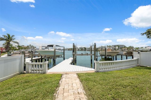 900 79TH STREET S, St Petersburg, FL 33707