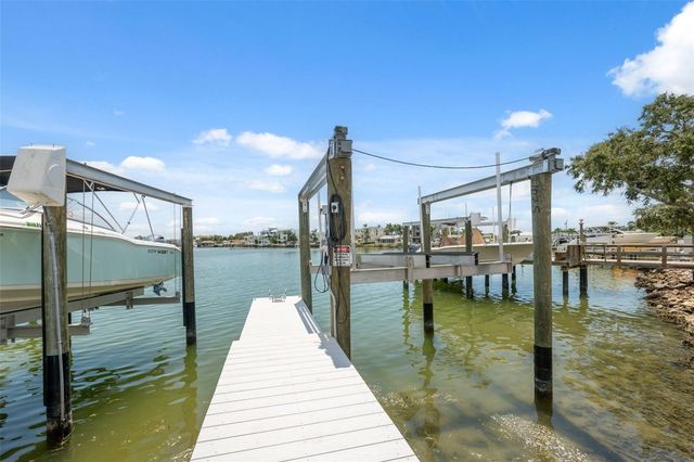 900 79TH STREET S, St Petersburg, FL 33707