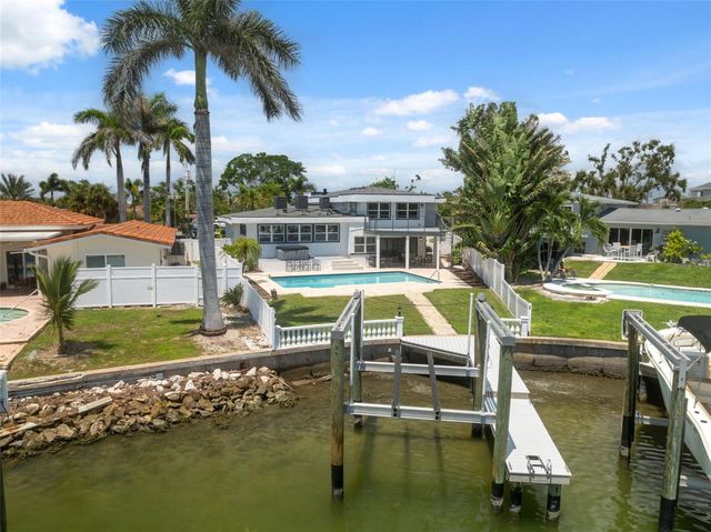 900 79TH STREET S, St Petersburg, FL 33707