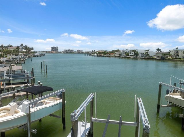 900 79TH STREET S, St Petersburg, FL 33707