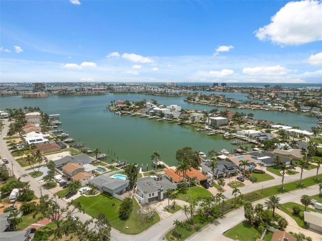 900 79TH STREET S, St Petersburg, FL 33707