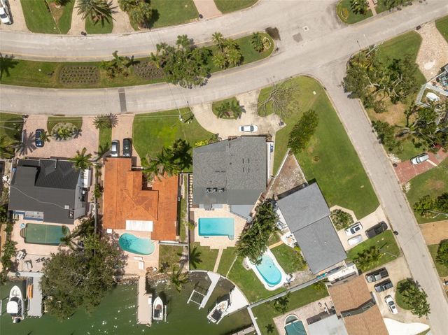 900 79TH STREET S, St Petersburg, FL 33707