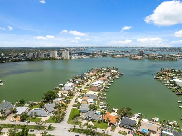 900 79TH STREET S, St Petersburg, FL 33707