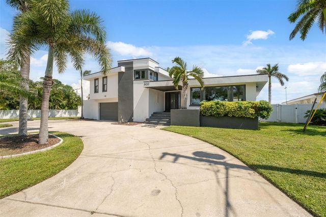 900 79TH STREET S, St Petersburg, FL 33707