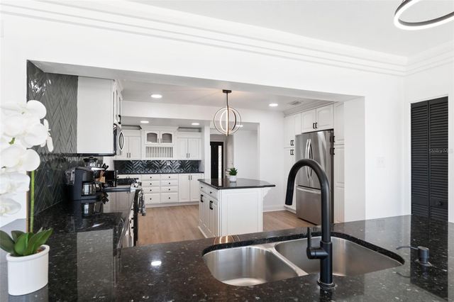 900 79TH STREET S, St Petersburg, FL 33707